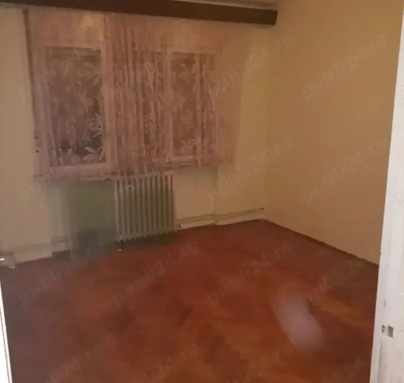 BRASADAS vinde apt 4 camere etaj 4/4 in centru.