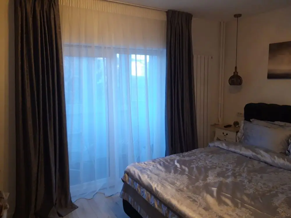 Vand apartament zona Razoare (mobilat, utilat premium)