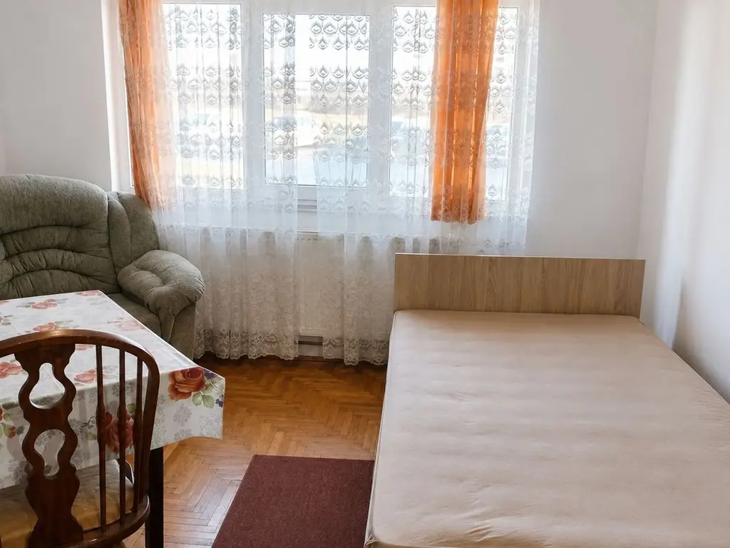 Apartament 2 camere decomandat | Parter | Centrală proprie |