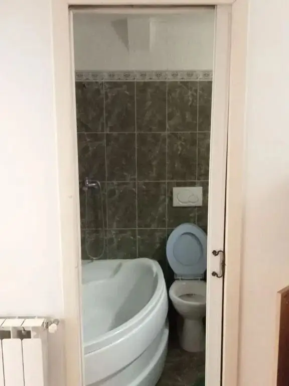 ageuropa.ro vinde ap 2 cam CARAMIDA FINISAT etaj 4 Micro 14 Dariu Pop.