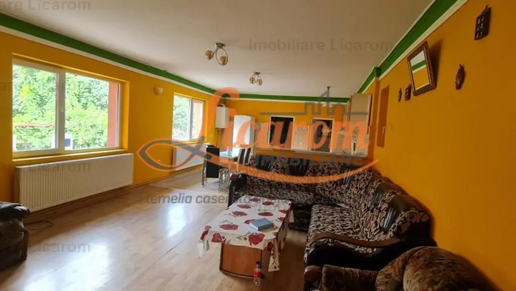 Casa individuala cu 2 apartamente, 6 camere,teren 403 mp,ASTRA.