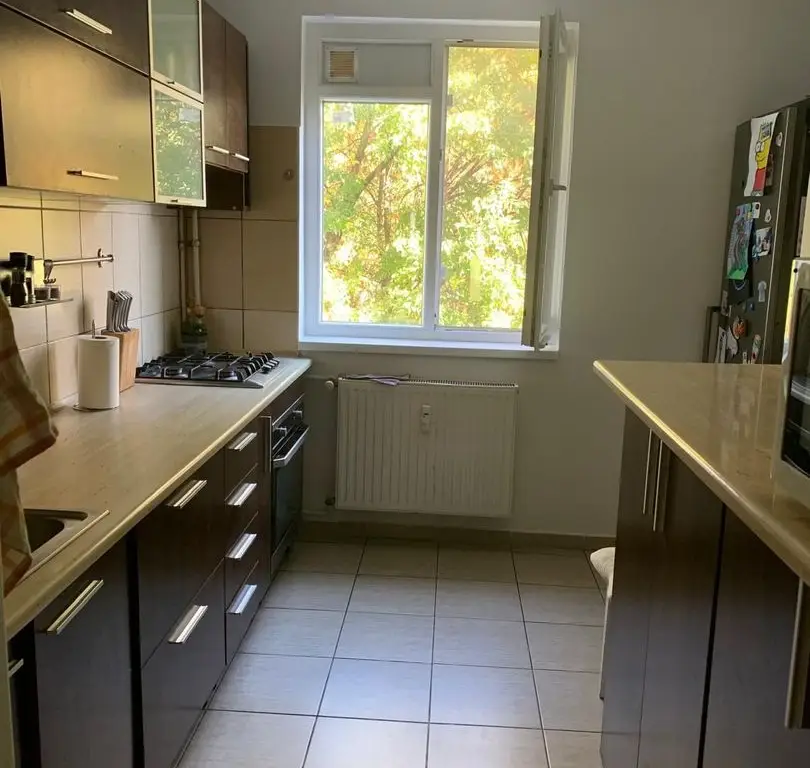 Vând apartament 4 camere