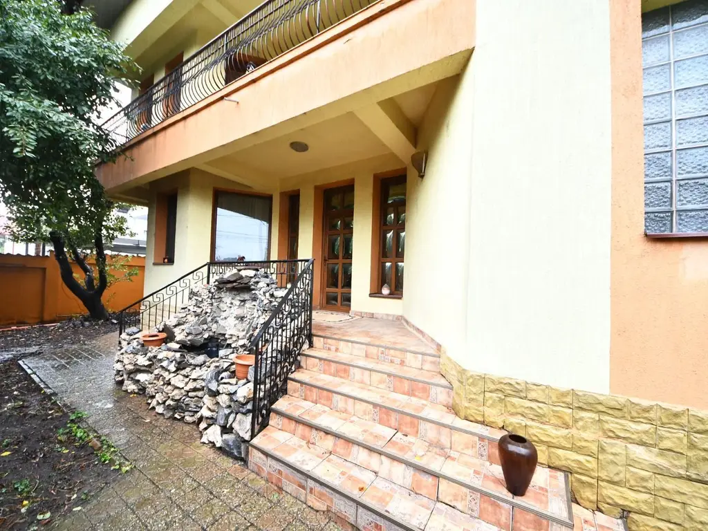 Vila spatioasa, pretabil pentru locuit/clinica, zona Micro 17 – Galati