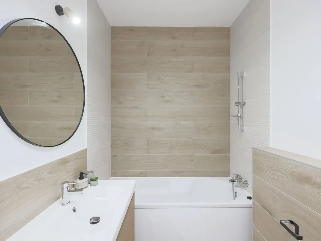 Apartament cu 2 camere NOU, finisat cu Chirias inclus