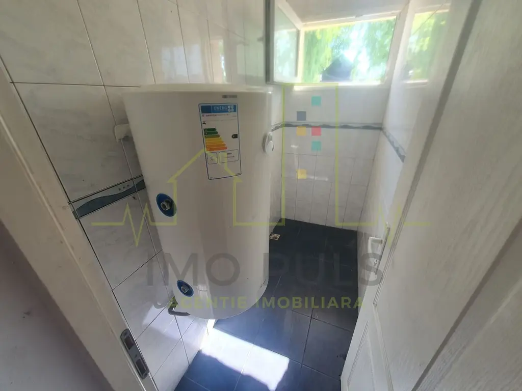 Casa individuala cu teren 1450 mp. Se poate parcela in 2-3 bucati.