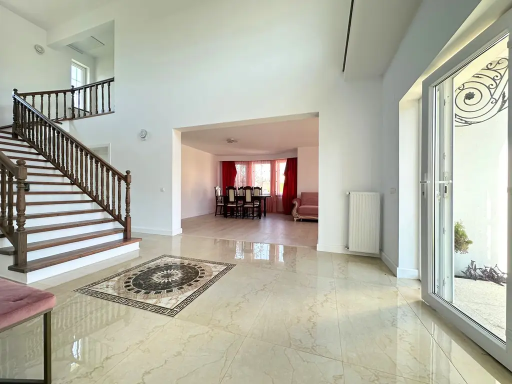 Vânzare casă 5 camere nouă elegantă și spațioasă în Hărman