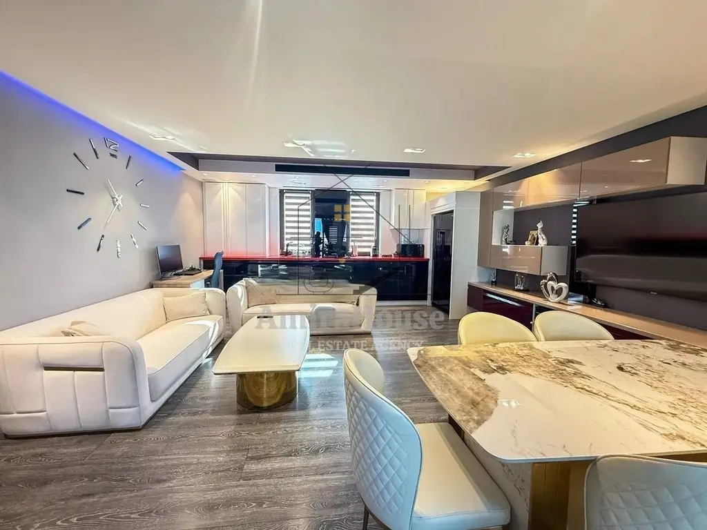 Apartament 3 camere tip Penthouse, 80 mp, 30 mp terasa, boxa, 2 parcari, Marasti