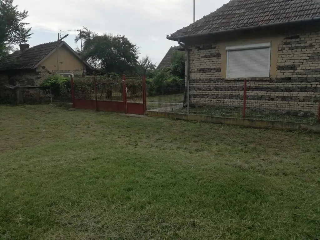 Ag BRASADAS vinde casa LOCUIBILA 3 cam teren 5.000 mp HOREA.