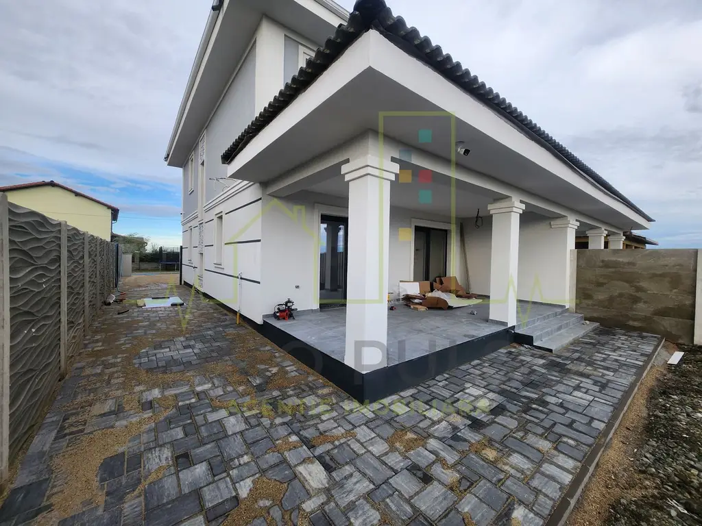 Duplex la cheie. 3 bai. 5 camere. La 4 minute de Timisoara.