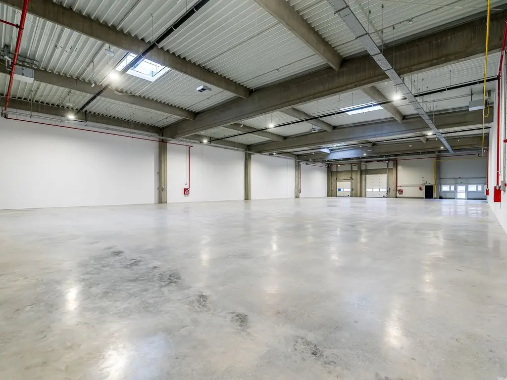 4646 mp - Hala industriala de închiriat în Parc Industrial Arad