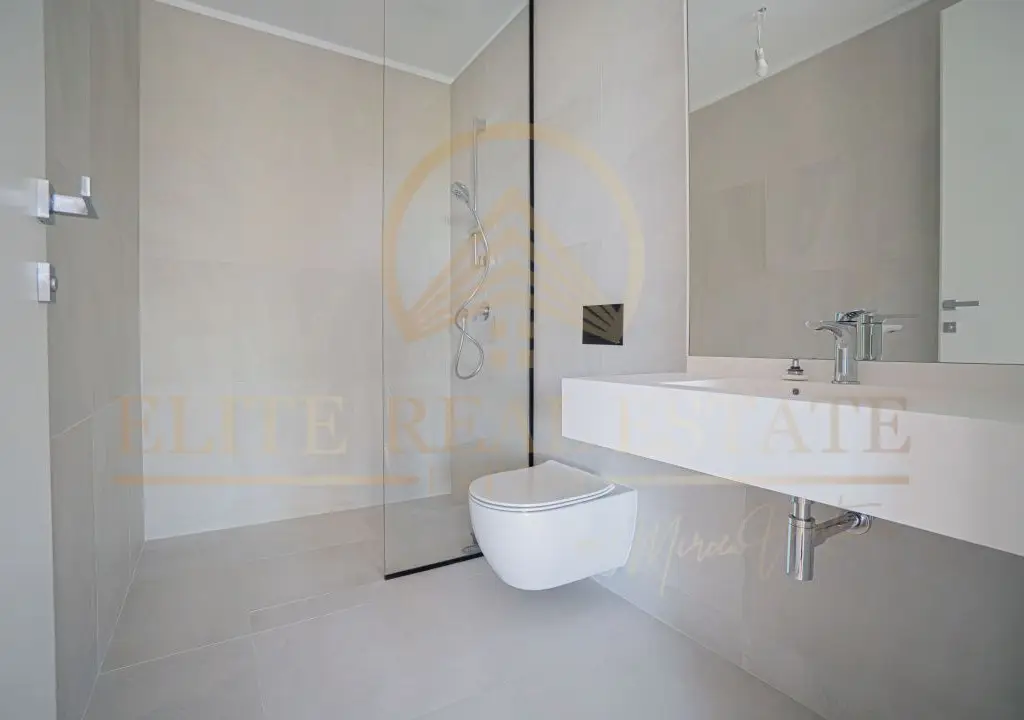 Stațiunea Mamaia - Vânzare apartament cu 2 camere, 2 bai cu vedere la mare.