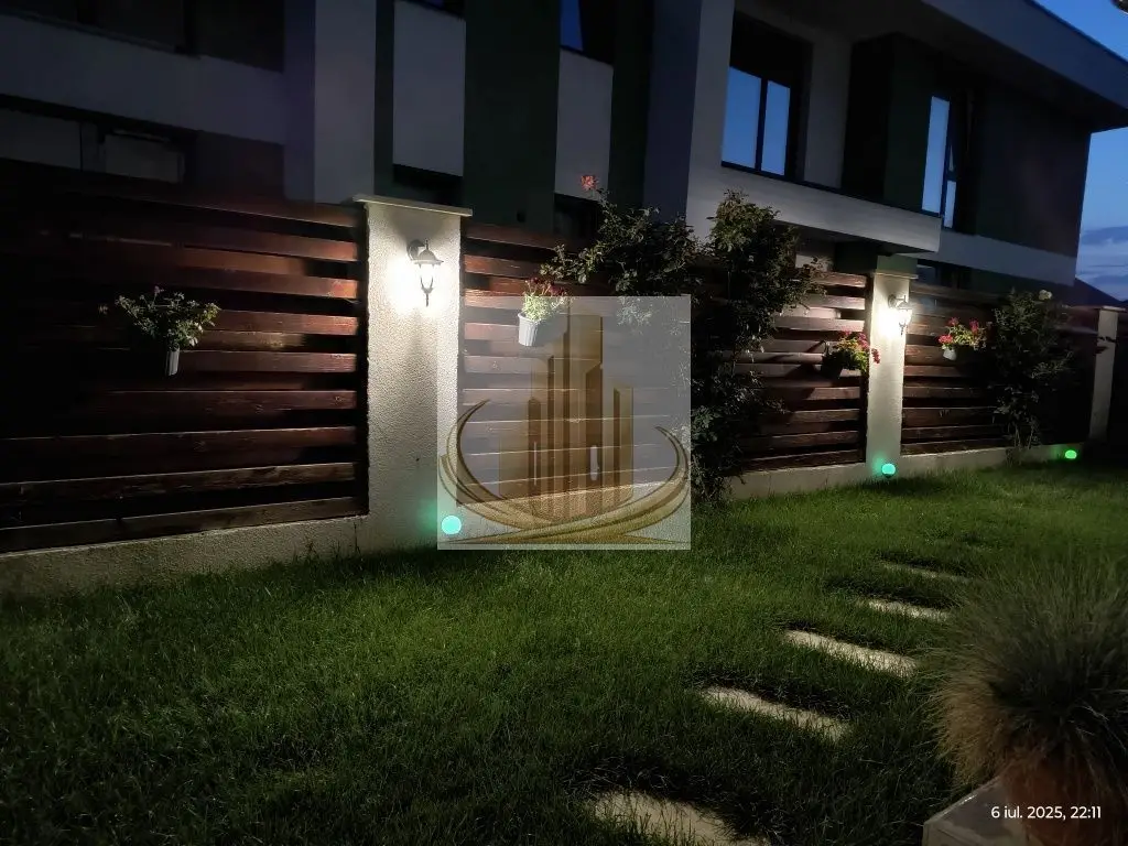 Casă înșiruită, 3 cam, 2 bai 80mp | Zona Cora Dumbrăvița |