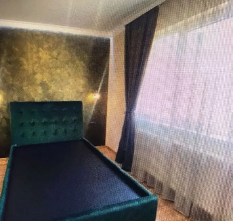 BRASADAS vinde ap. 2 cam. RENOVAT si MOBILAT etaj 4 ULTRACENTRAL