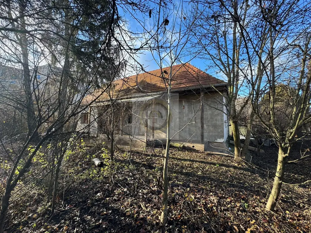 Teren și casă de vânzare în Miercurea Ciuc (central, strada Leliceni)