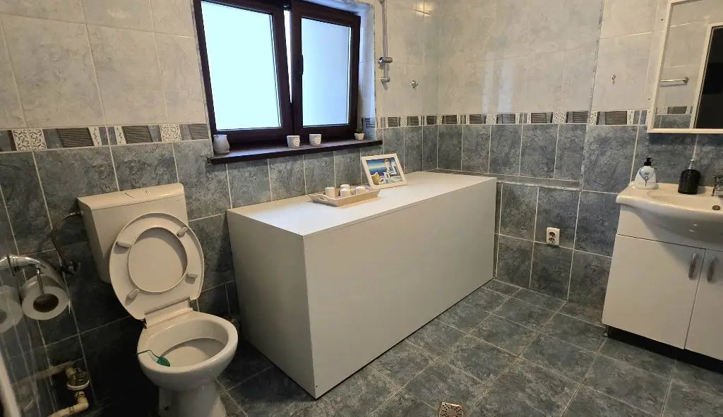 Dacia apartament 4 camere nemobilate de inchiriat