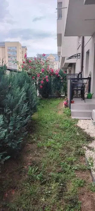Apartament de Vanzare - 2 camere  51 mp - gradina + loc parcare