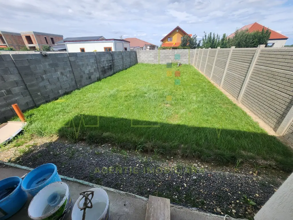 Duplex. Mosnita veche. 350 mp Teren. 4 Camere