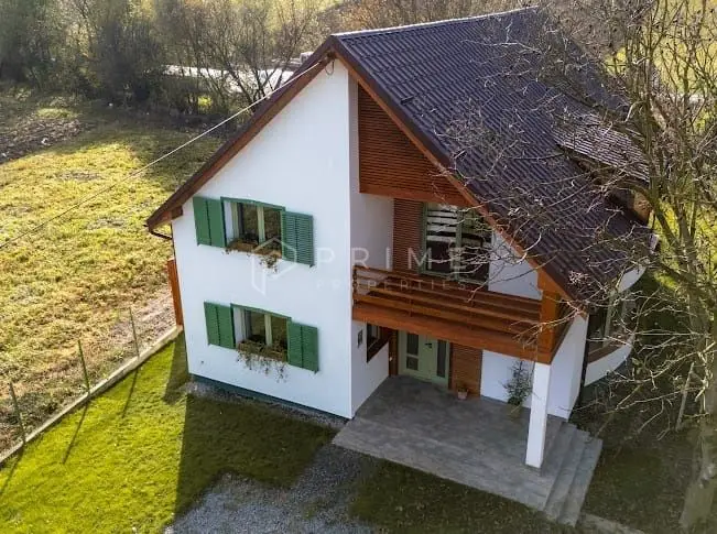 Proprietate exclusivistă în Corunca: 200 mp utili, teren generos