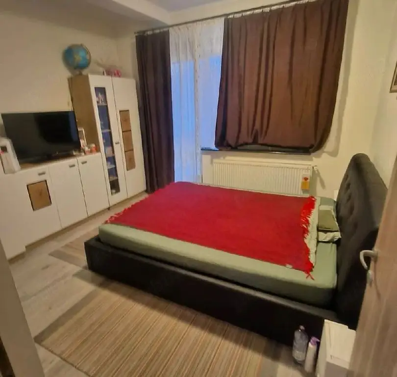 BRASADAS vinde apartament CENTRAL cu 4 camere la etajul 2.