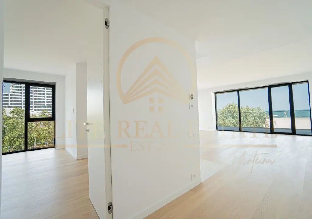 Stațiunea Mamaia – Vânzare apartament cu 4 camere, 3 bai cu vedere la mare.