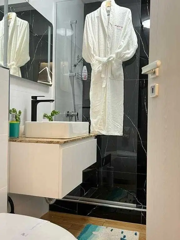 Vand apartament cu vedere la mare- Mamaia Nord