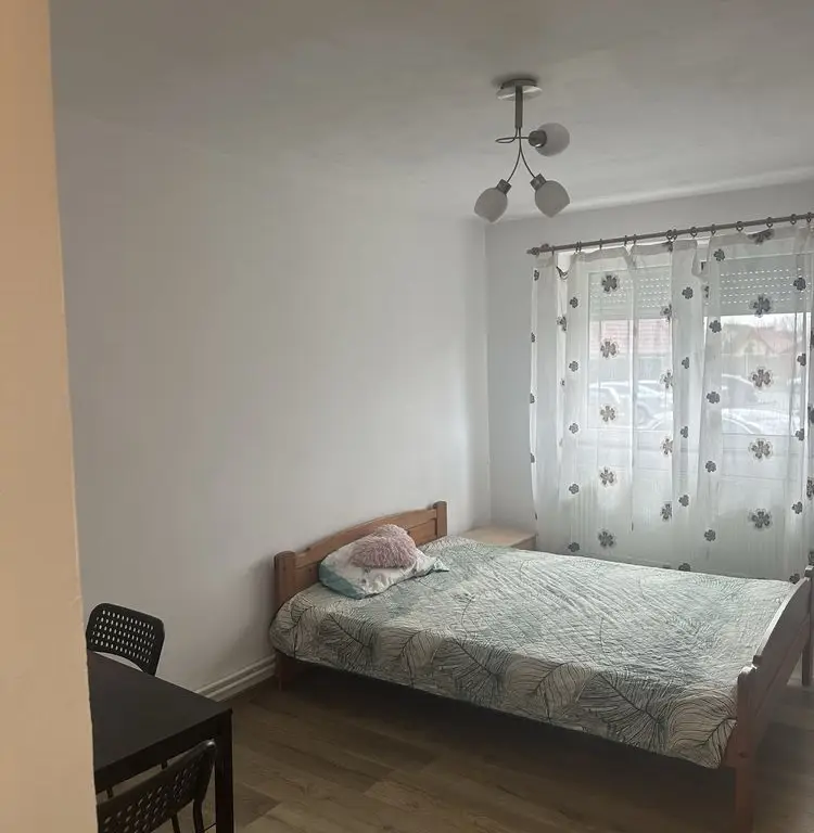BRASADAS vinde garsoniera RENOVATA la PARTER in Micro 14.