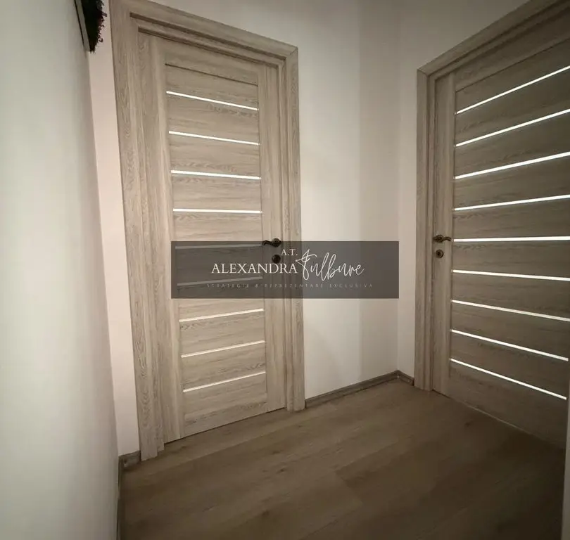 Apartament 3 camere, curte, boxa, parcare, Sub Cetate