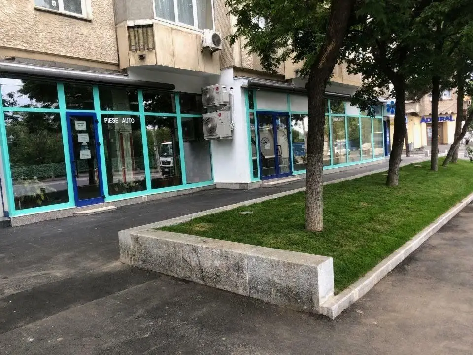 Agenția imobiliara BRASADAS închiriază sp com STRADAL 172mp.