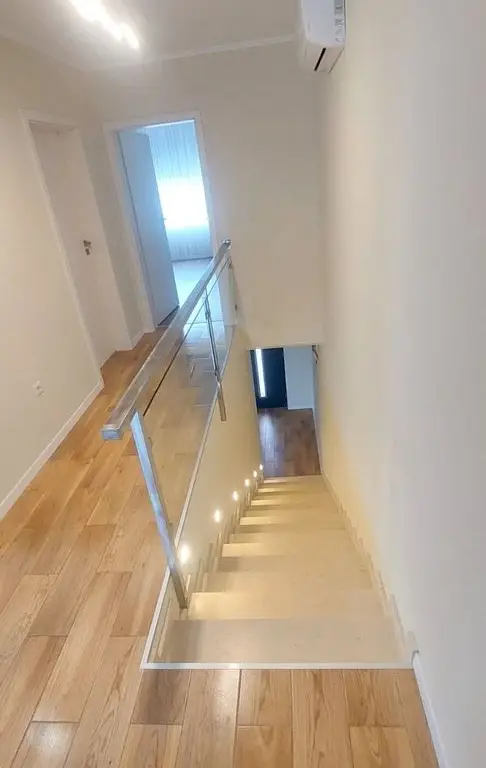De vânzare casă premium tip duplex, vedere spre Lacul Brates, comision 0%