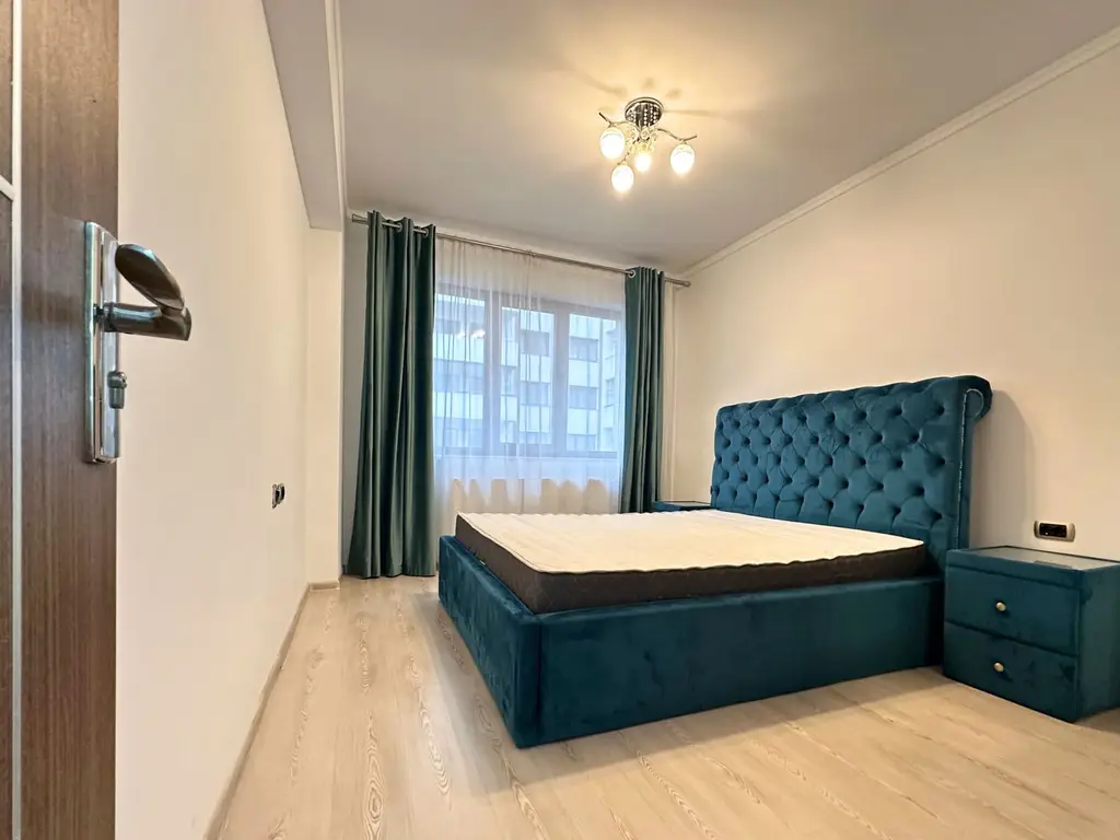 Vând apartament 3 camere 3 minute de Coresi complex ISARAN