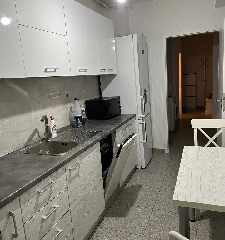 Ag BRASADAS vinde ap 2 cam E3/3 2016 cu parcare zona Fundeni