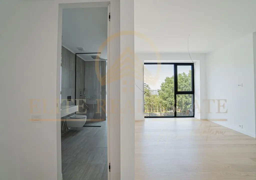 Stațiunea Mamaia - Vânzare apartament cu 4 camere, 3 bai cu vedere la lac.