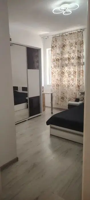 Apartament de Vanzare - 2 camere  51 mp - gradina + loc parcare