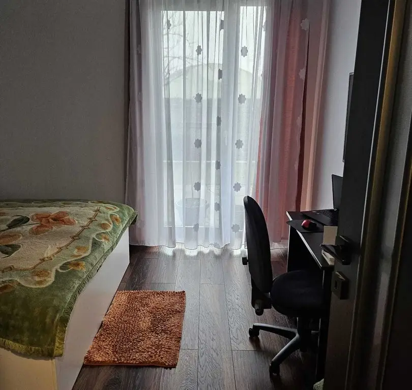 BRASADAS vinde ap 3 cam cu curte proprie in Carpati 2.