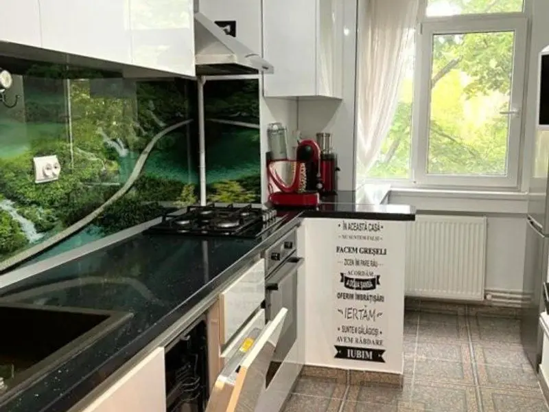 Apartament cu 3 camere, mobilat si utilat, etaj 1 -zona Tiglina 3