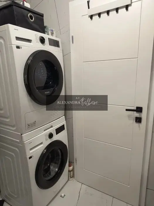 Apartament 3 camere, 2 bai, balcon, Teilor
