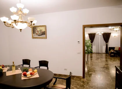 Universitate apartament 5 camere 220 mp de inchiriat