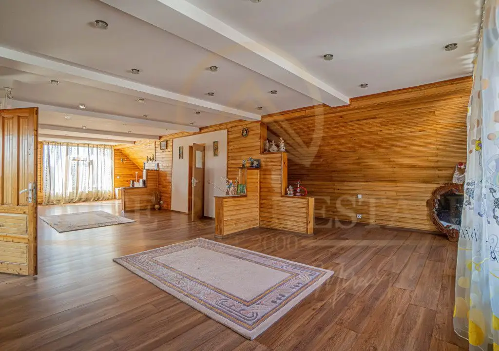 Agigea - Vila D+P+1E+M pe un teren de 772 mp cu o deschidere de 21,46 m.