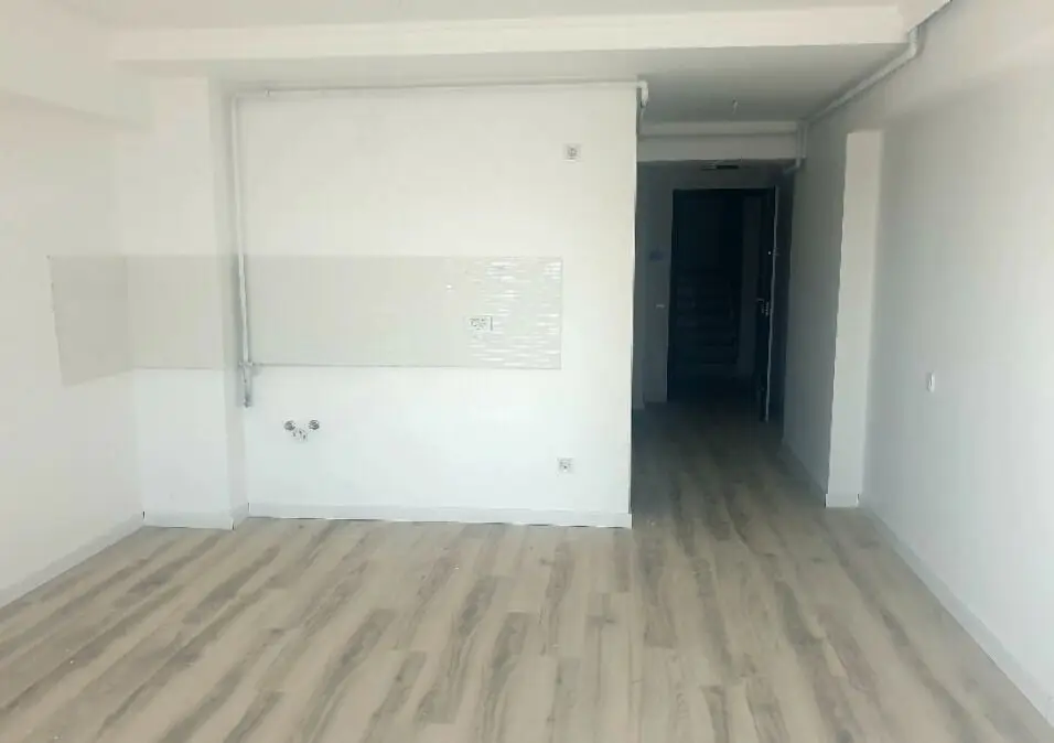 Garsonieră spațioasă luminoasă și plină de potențial în inima Piperei
