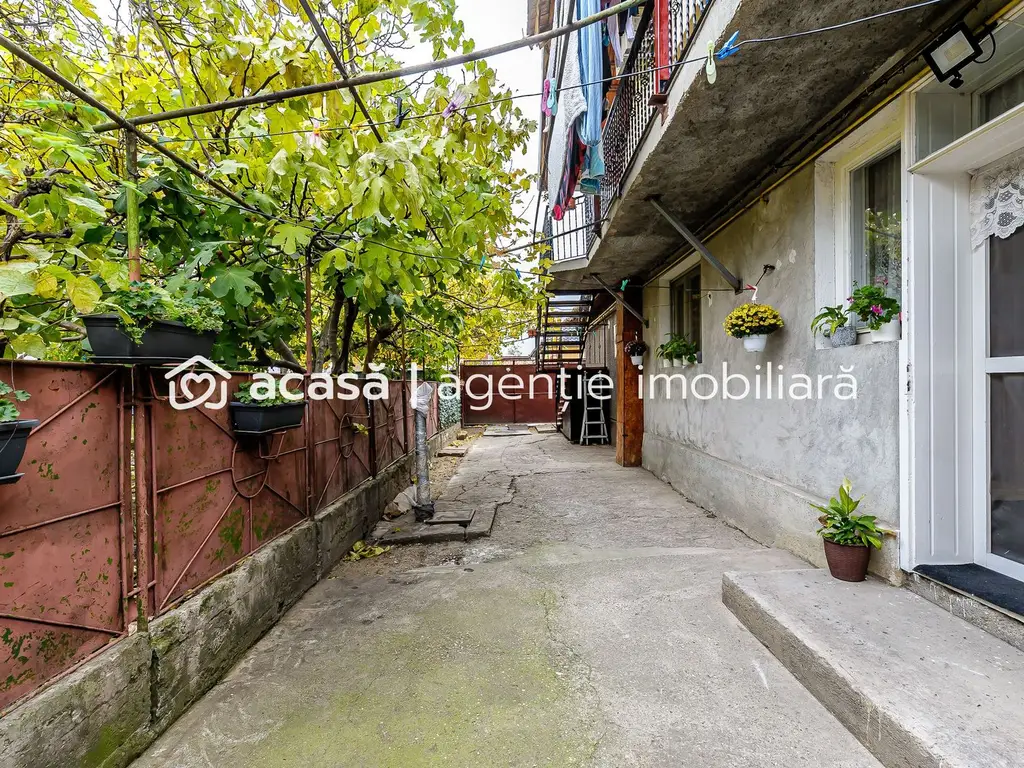 Locuință pentru familie mare apartament la casă, cu teren, Bujac.
