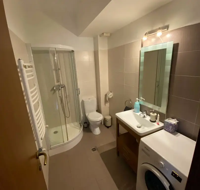 Inchiriere apartament 3 camere zona Mall Vitan