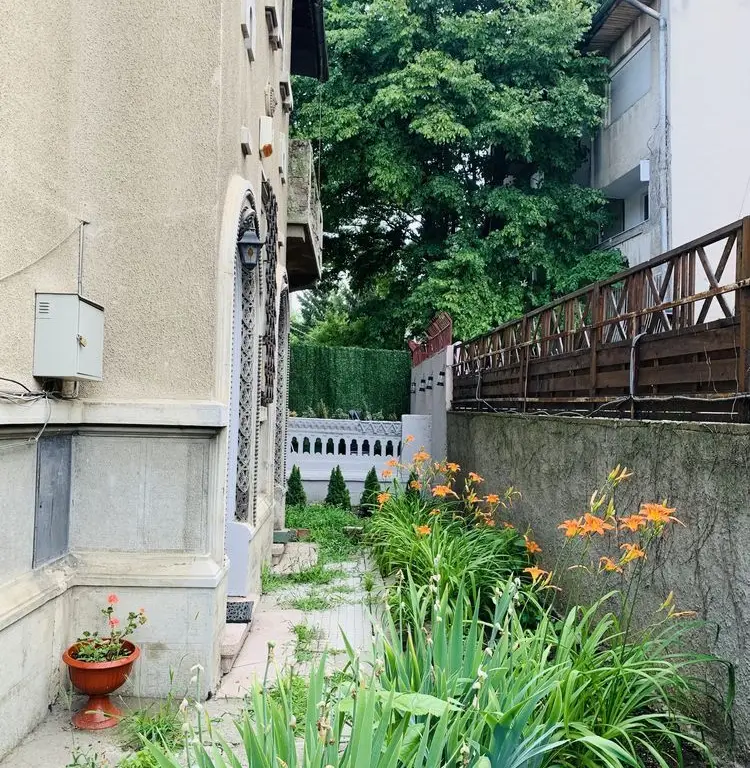 - Super oferta - Apartament 3 camere cu mansarda si curte Cotroceni