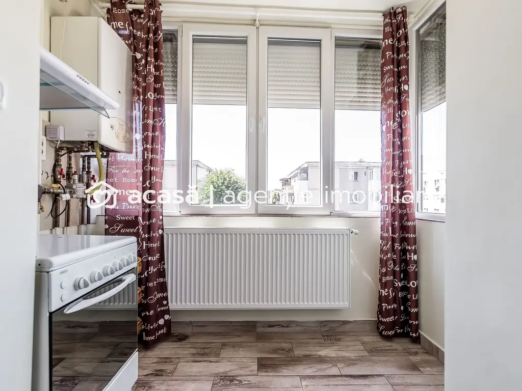 Ap 2 camere decomandat, renovat, 2 balcoane. Cartier Alfa Arad