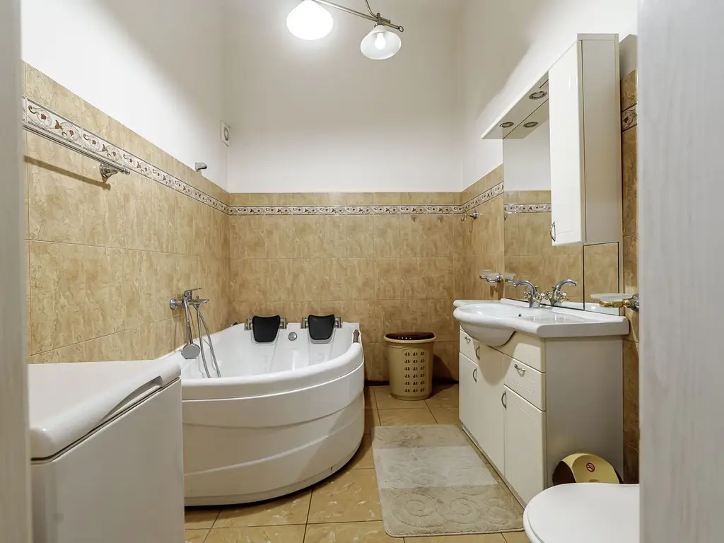 Apartament 2 camere - Etaj 1 - Palatul Neumann, Arad - COMISION 0