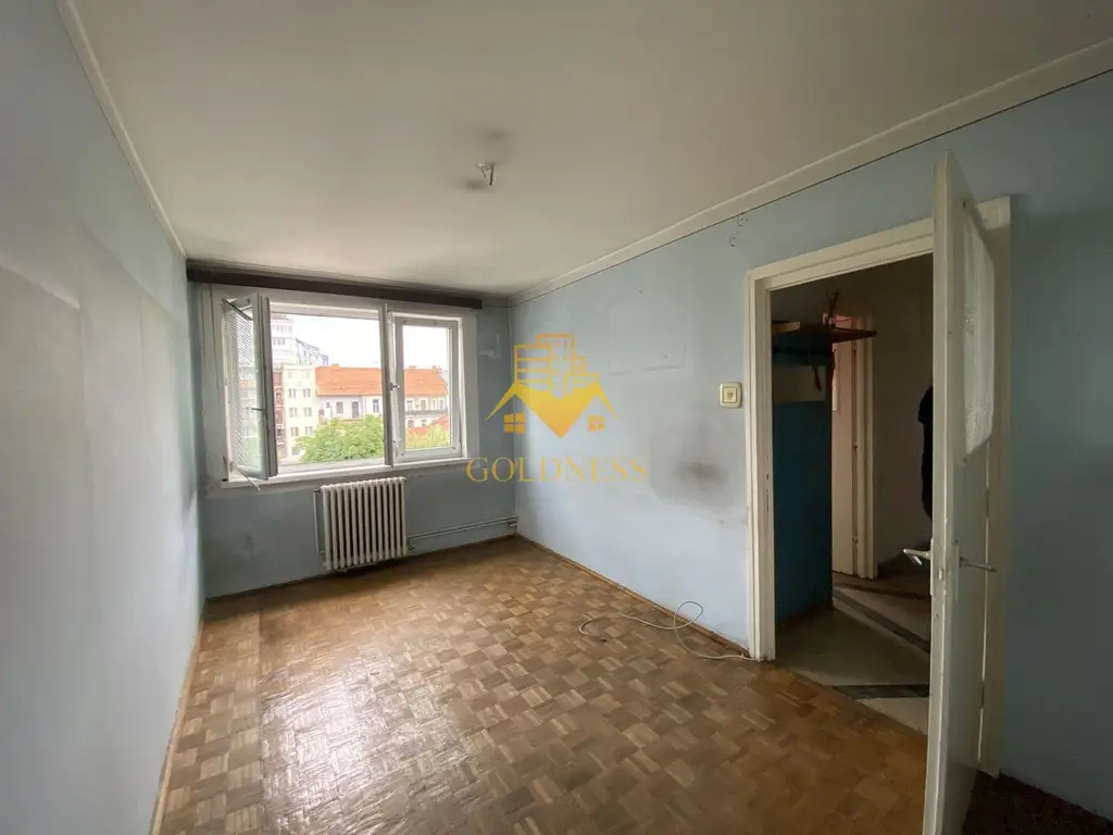 Apartament 2 camere decomandate orientat Sud, et 3/4, P-ta M. Viteazu!