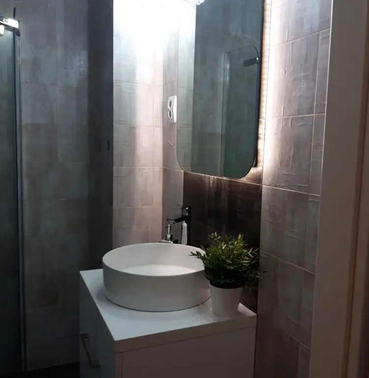Vand apartament zona Razoare (mobilat, utilat premium)