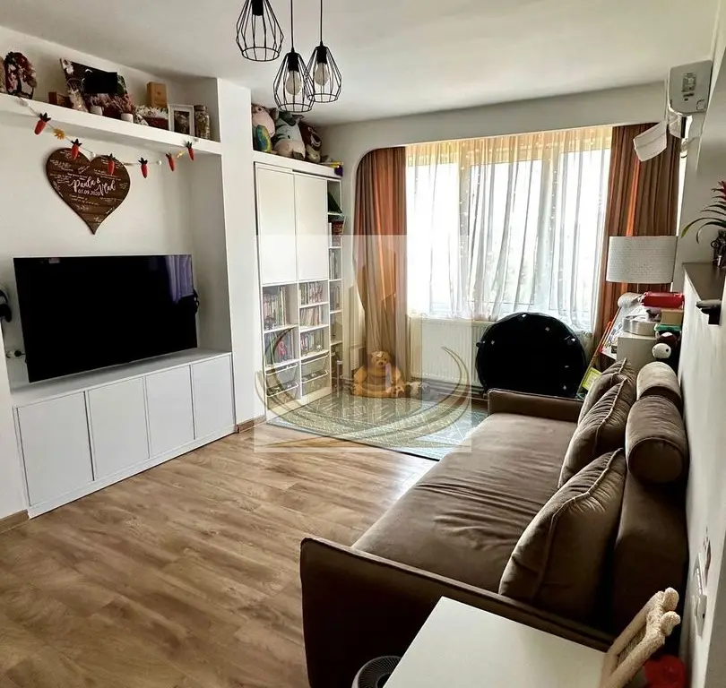 Apartament cu 4 camere si 2 bai | 84 mp | decomandat | zonă centrală