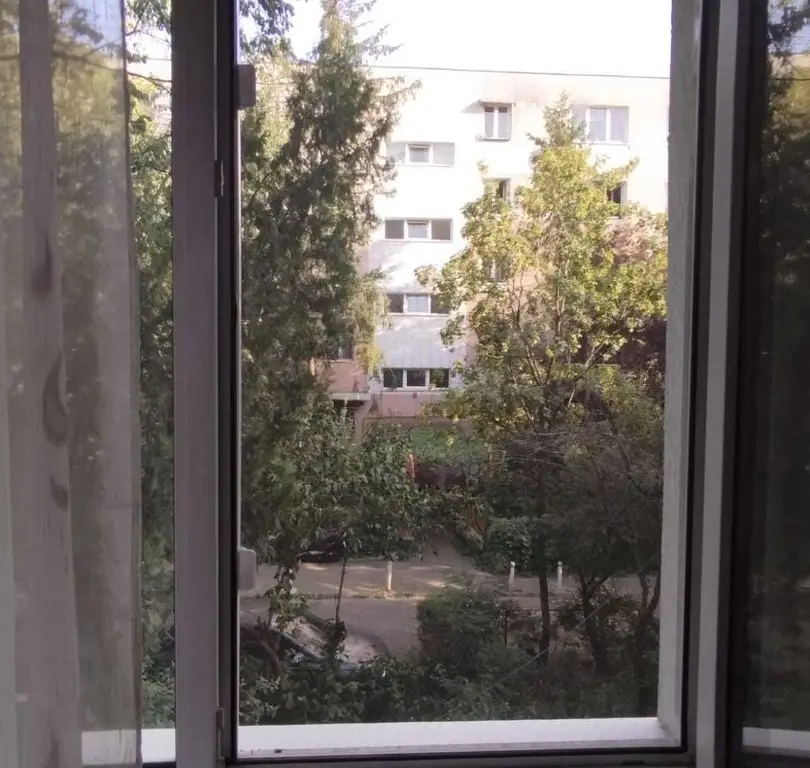 Vand apartament 4 camere zona Titan-Auchan/Ozana