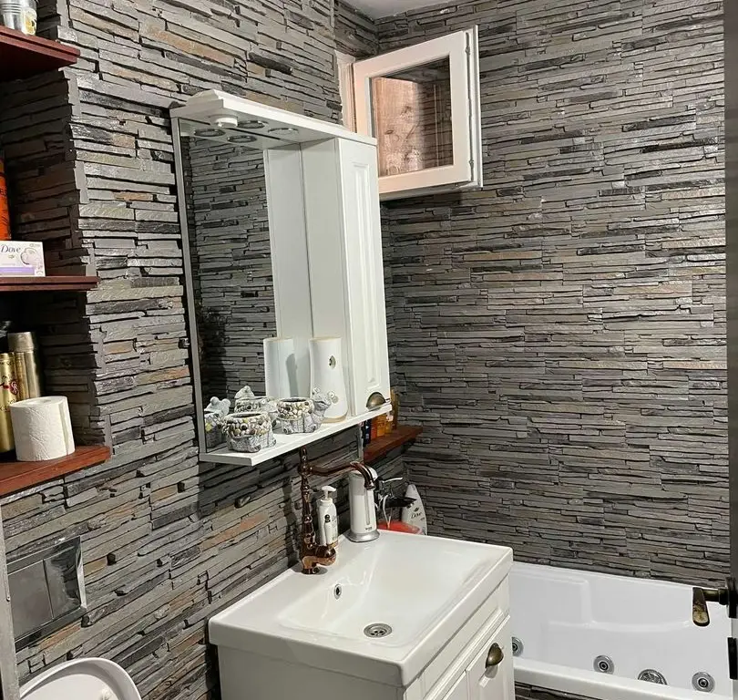 Apartament 2 cam etaj 3/4 in Carpati 1.