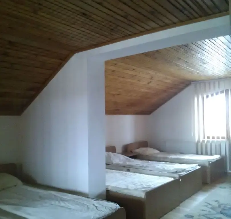 Casa 6 camere - cazare 12 persoane, Nord